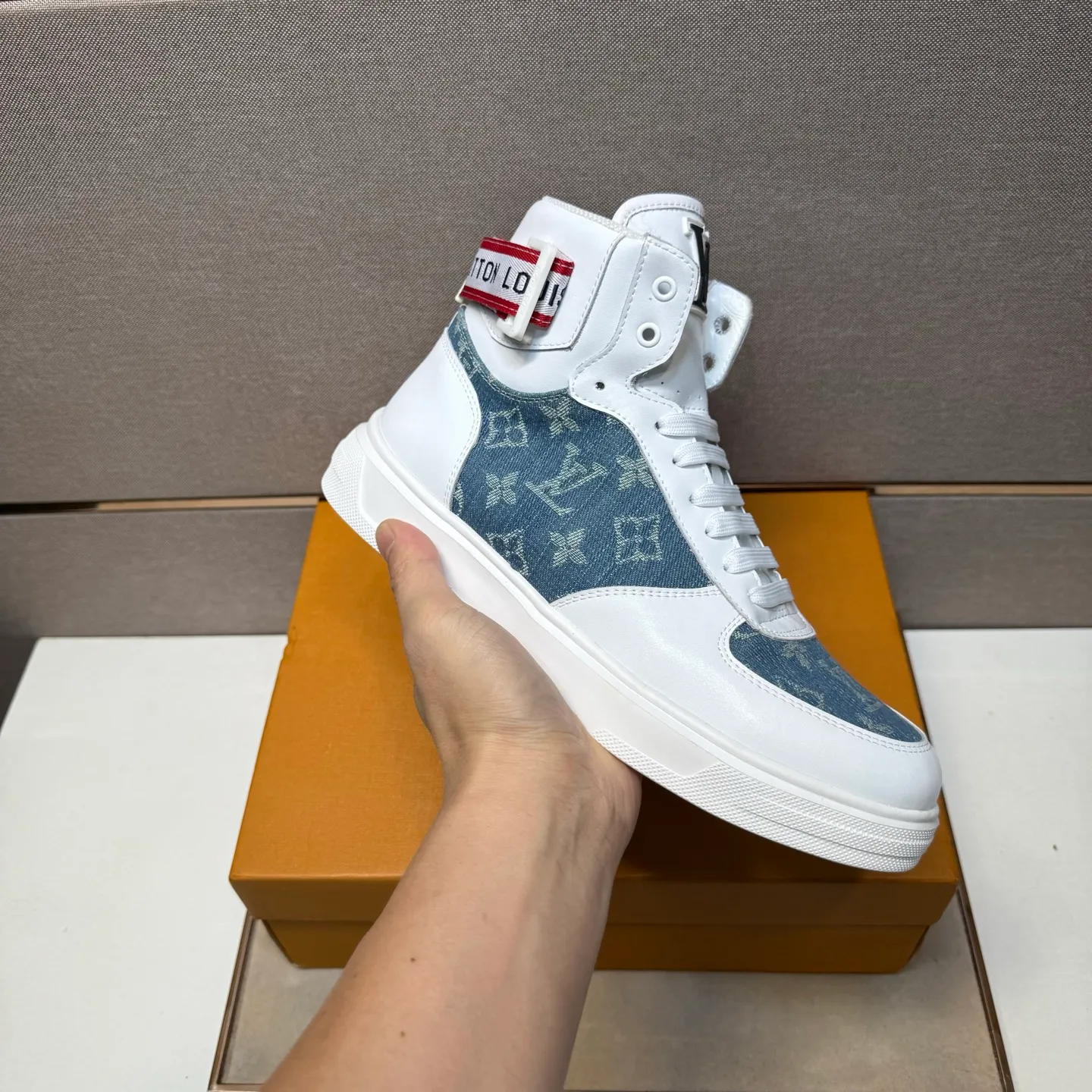 ⬛️Men's shoes 💰p420 [LV～] Men's high-top casual shoes 2025z cabinet sales simultaneously 🔶Size: 38-44 #️⃣ 🔷2 colors🔜The upper is made of multi-material splicing➕Mesh lining, comfortable and breathable, sole: original comfortable and wear-resistant outsole, ⚠️real thing📱photographed🎬real thing is better📢📢📢